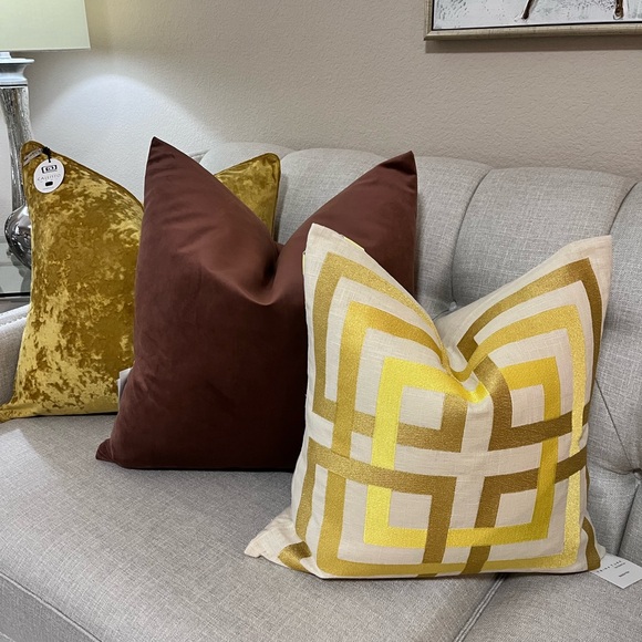 1-NET CALLISTO HOME VELVET DECORATIVE PILLOWS (Read description for details)